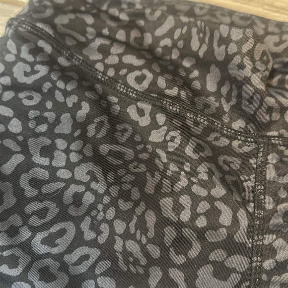 Danskin Women's Black Leopard Print Active Stretch Dance Run Leggings 0-2 XS - Picture 2 of 3